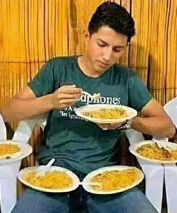 sapiendarks's tweet photo. *Every Skinny can relate it 

    my diet                              my wrist https://t.co/vtJK8sz2JP