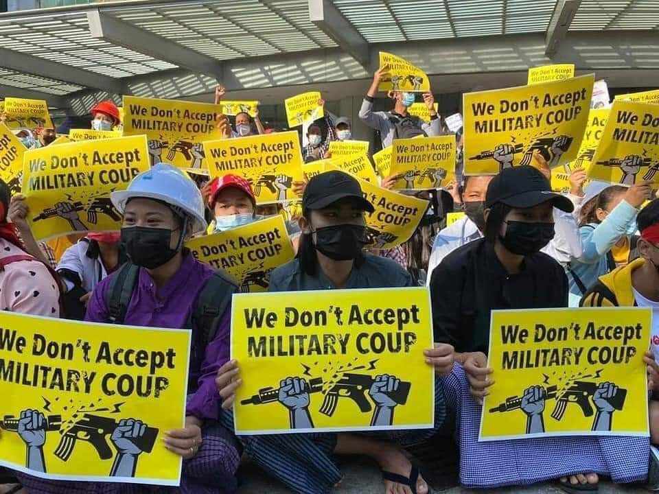 Charm33405512's tweet photo. The military junta continues to arrest senior government figures, despite ongoing protests. Protesters say they will continue until the junta ends.

STOP NIGHT ARRESTS
#Feb13Coup
#WhatsHappeningInMyanmar https://t.co/iBiBJDHj5x https://t.co/org6NwPKSa