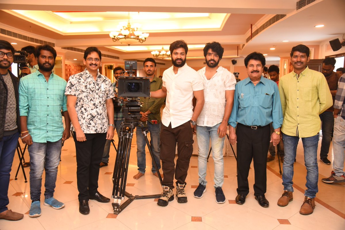 alwaysfilmy's tweet photo. Lucky Face Entertainment’s Production No.1 #RanguBommalaKatha Launched Today.

🎬 - K. Atchi Reddy
🎥 - Syed Sohail Ryan
🎤 - S.V.Krishna Reddy 

@LuckyFaceYT @GopiChoreogra22 https://t.co/y2EYCo25av