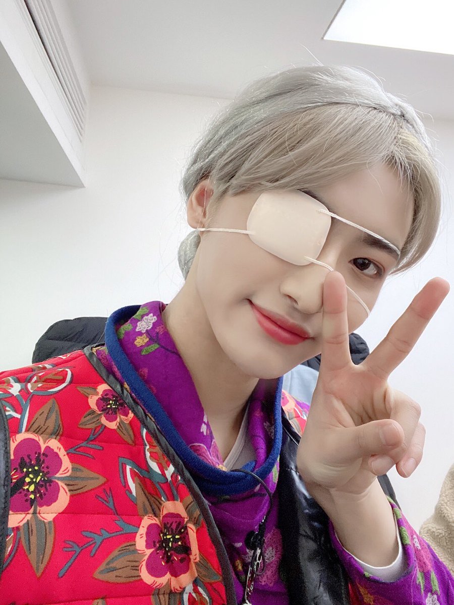 [📷] 월급루팡 에이티즈 3화 Bonus Behind Photo
⠀
에이티니💕 가족들과 함께 즐거운 연휴 보내고 계신가요?
연휴의 끝이 다가오는 오늘 홍중 할아버지와 성화 할머니의
귀여운 케미 보면서 즐겁게 보내세요❤️
⠀
#월급루팡에이티즈 #ATEEZ #에이티즈