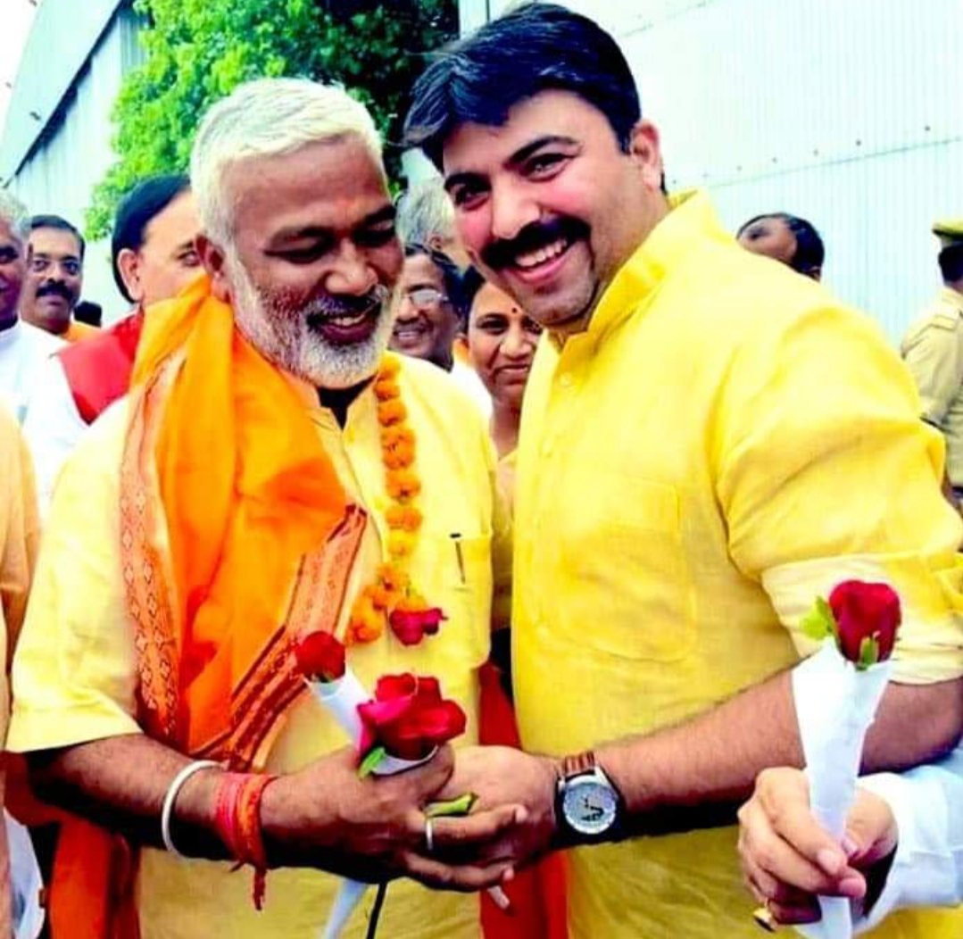 BJPPARASHEADOFF's tweet photo. सरल -सहज स्वभाव के धनी, ओजस्वी वक्ता व कुशल संगठनशिल्पी एवं जनप्रिय नेता, भाजपा उत्तर प्रदेश के यशस्वी अध्यक्ष मा0 श्री @swatantrabjp जी आपको जन्मदिन की हार्दिक बधाई व अनंत शुभकामनाएं।
@shalabhmani 
@Shalabhoffice 
@Darakhan1234 https://t.co/z5JG5KZydY
