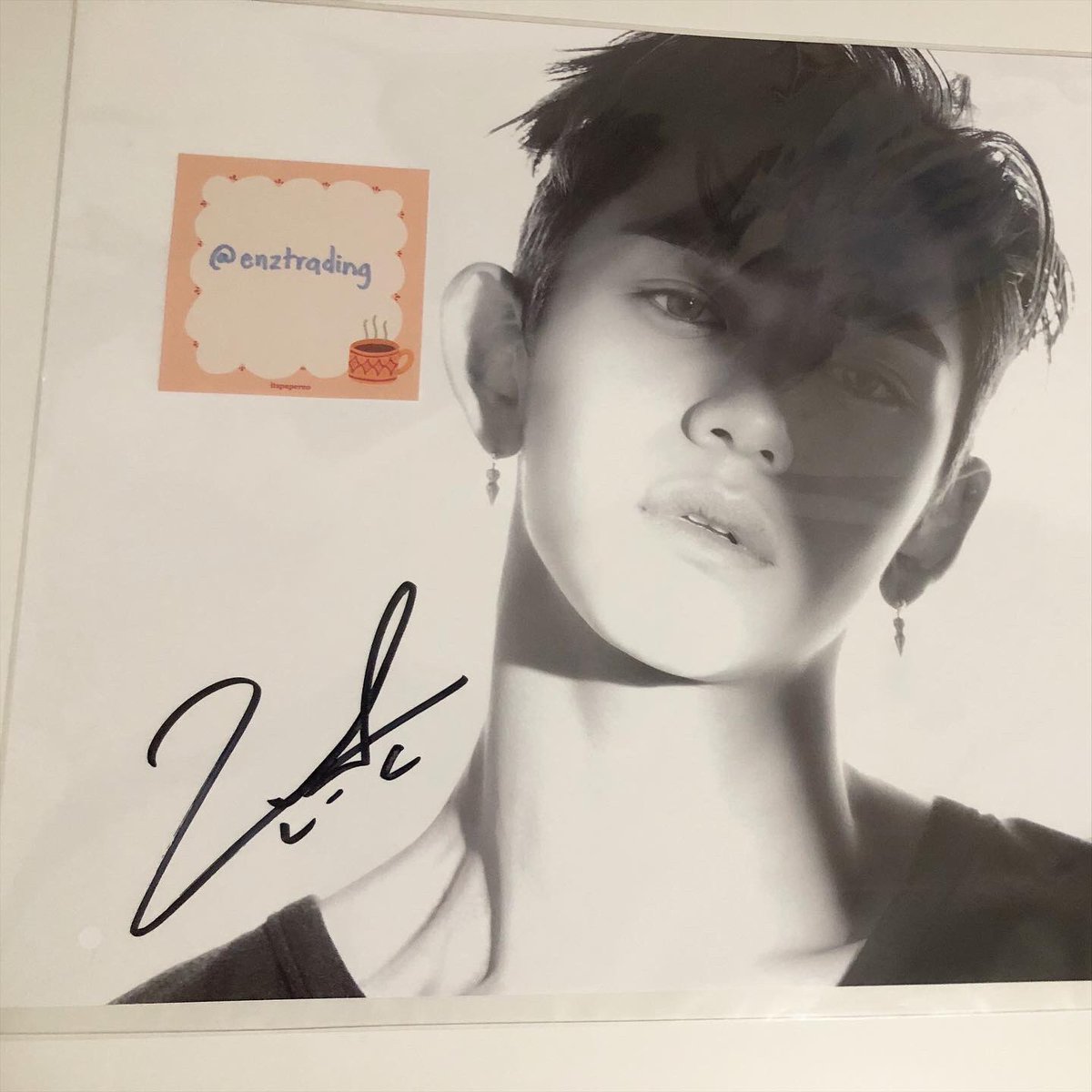 enztrading's tweet photo. < WTS SUPER M LUCAS SIGNED POSTER >

• QYOP ($25 minimum)
• US ONLY 🇺🇸
• PAYPAL F&amp;F
• (WILL SHIP IT ROLLED UP)

#WTSSUPERM #WTSWAYV #WTSLUCAS #WTSNCT #WTTSUPERM #WTTWAYV #WTTNCT #WTTLUCAS https://t.co/ToEbywIjhn