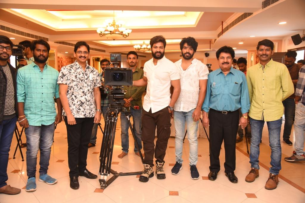 IndianClicks's tweet photo. Lucky Face Entertainment’s Production No.1 #RanguBommalaKatha Launched Today.

🎬K. Atchi Reddy
🎥Syed Sohail Ryan
🎤S.V.Krishna Reddy 

@LuckyFaceYT @GopiChoreogra22 https://t.co/2TsaaJ3F78
