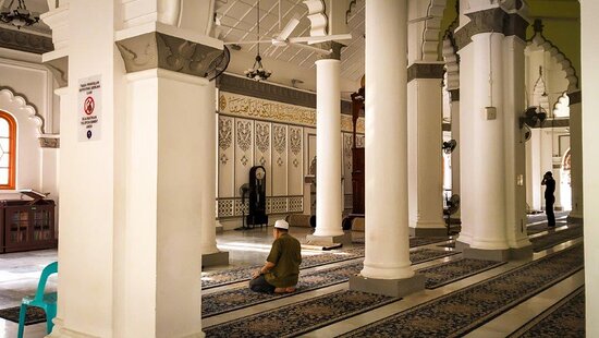 We're off to Kapitan Keling Mosque in George Town, Malaysia. It was built in the 19th century by Indian Muslim traders. It's a World Heritage Site and is in the center of George Town's Tamil Muslim neighbourhood. It's a beautiful Mosque.