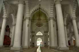 We're off to Kapitan Keling Mosque in George Town, Malaysia. It was built in the 19th century by Indian Muslim traders. It's a World Heritage Site and is in the center of George Town's Tamil Muslim neighbourhood. It's a beautiful Mosque.