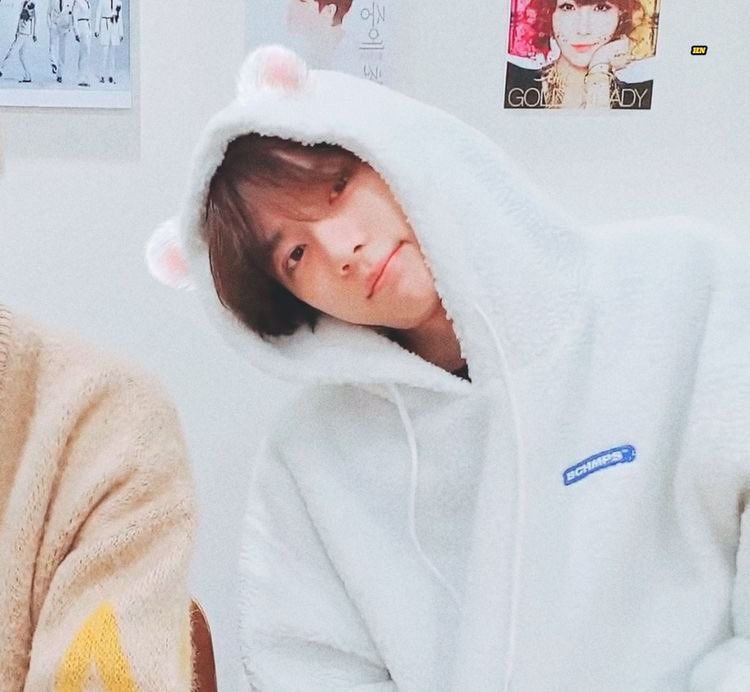ASTSCOUPS95's tweet photo. Ang cute ko naman nang nakaputi
#SALAMISIM2021
 #AtinAngGabi https://t.co/w3AC7keRg7