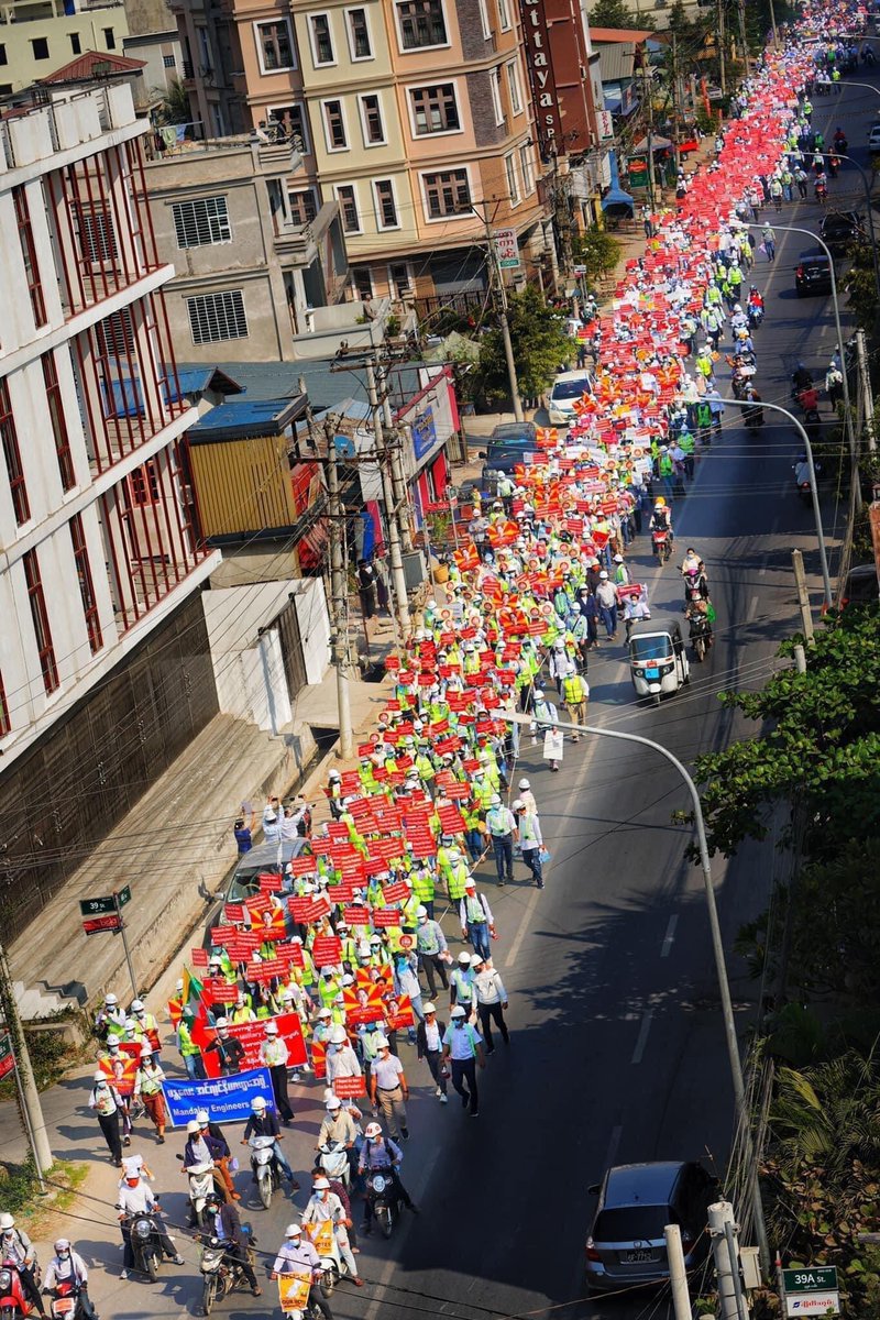Pencilo4's tweet image. People protesting on the streets of Myanmar following a military coup are doing so under very different circumstances.

STOP NIGHT ARRESTS
#Feb13Coup
#WhatsHappeningInMyanmar
