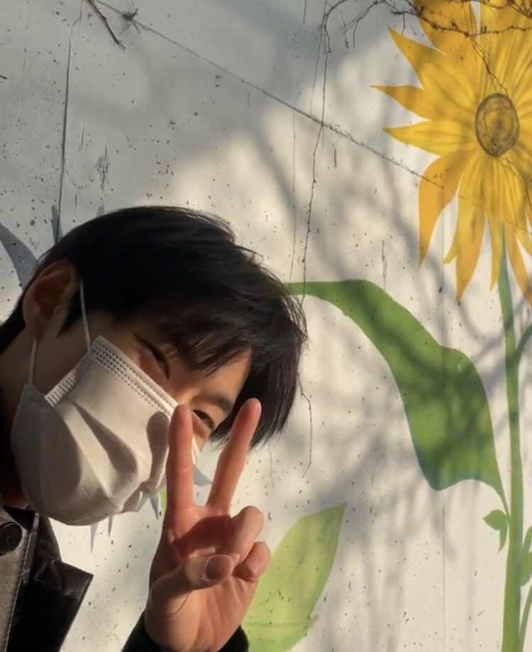 kdyfiles's tweet photo. our favorite ball of sunshine, doyoung ☀️🖤 https://t.co/8JZD173m5A