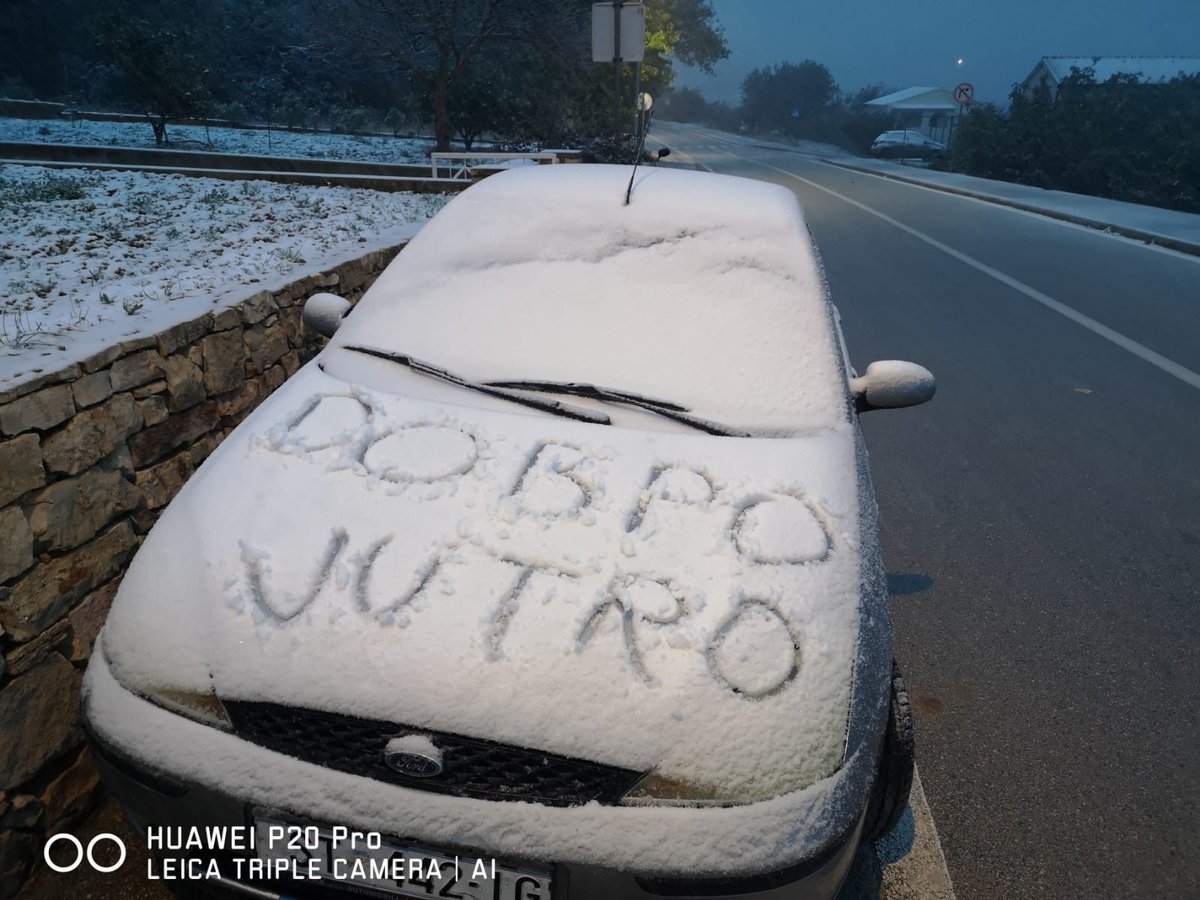 DHMZ_HR's tweet image. Fotografije snijega s Visa, iz Komiže, šalje nam Ivo Kamenjarin. 
#snijeg #zima #veljača #snijegnamoru

meteo.hr/podaci.php?sec…