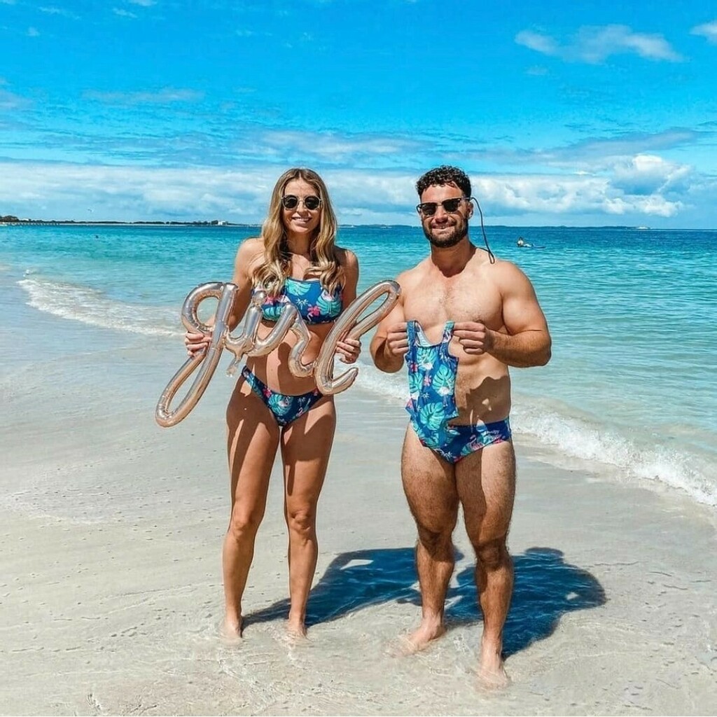 BudgySmuggler's tweet photo. IT'S A GIRL!! 💕 CONGRATS LEGENDS! #ComingSoon.
📸 @holly_atkinson #FlamingGoes #Smugglettes https://t.co/vVIbZ6YFWW https://t.co/kY0Gjnv8sy