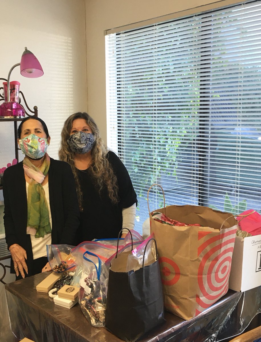 NeptunianWoman's tweet photo. We collected over 100 scarves along with costume jewelry for our February In-kind donations @Chemocessories. These scarves are transformed into turbans with accessories to help a woman feel beautiful while undergoing chemotherapy. Thank you for helping to make a difference! https://t.co/oZltaQnWq9