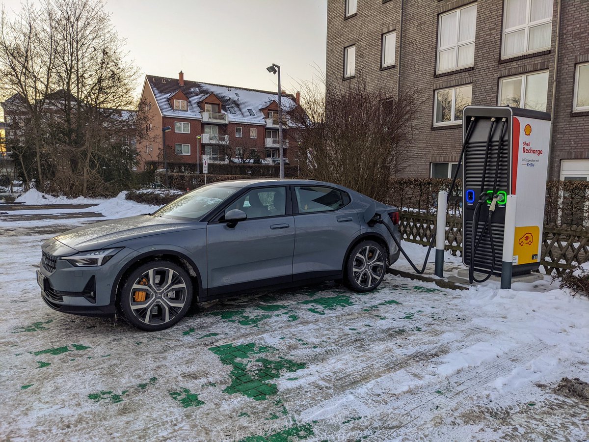 c_schwarzer's tweet photo. Kaltstart bei minus 17 Grad. Abrufbare DC-Ladeleistung nach 164 km unter 50 kW. Tendenz leicht steigend. Bei diesen Temperaturen brechen fast alle ein. @PolestarCars #Elektroauto #BEV https://t.co/RiMdHZnctt