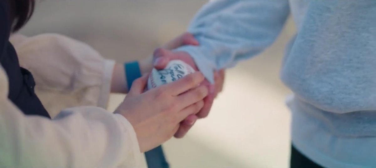 When she hurt him because she didn't want to hold him back and wanted the best for himFeelings of pain and sacrifice in those handsDODAL SailWithoutAMapBae SuzyNam JooHyuk