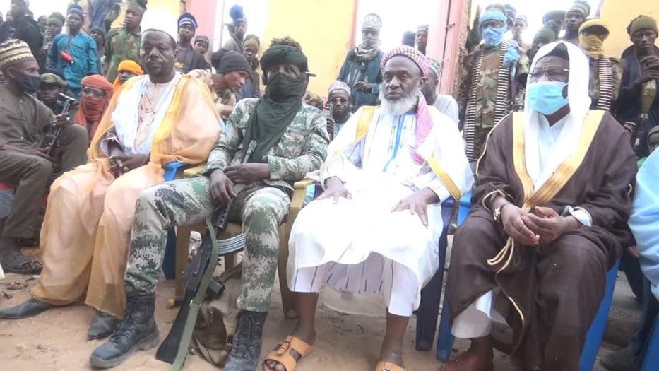 _AsiwajuLerry's tweet photo. Meeting with          VS        Meeting with
  Bandits                   Peaceful protesters https://t.co/gmMezngJ7a