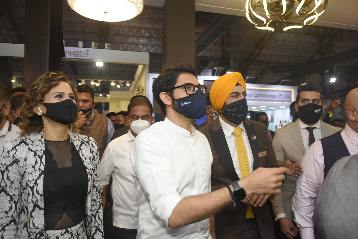 MagnificFans's tweet photo. It is a matter of great pride for us to welcome shri. @AUThackeray to our exhibit at the @acetechexhibition in #aamchimumbai recently! 

#magnificdesignerfans
#magnificfans #designerfans
#Luxurydesign #Luxuryhomes #Luxuryinteriors #Luxurydesign #acetech2021 #acetech #Mumbai https://t.co/Ltz7inzJvT