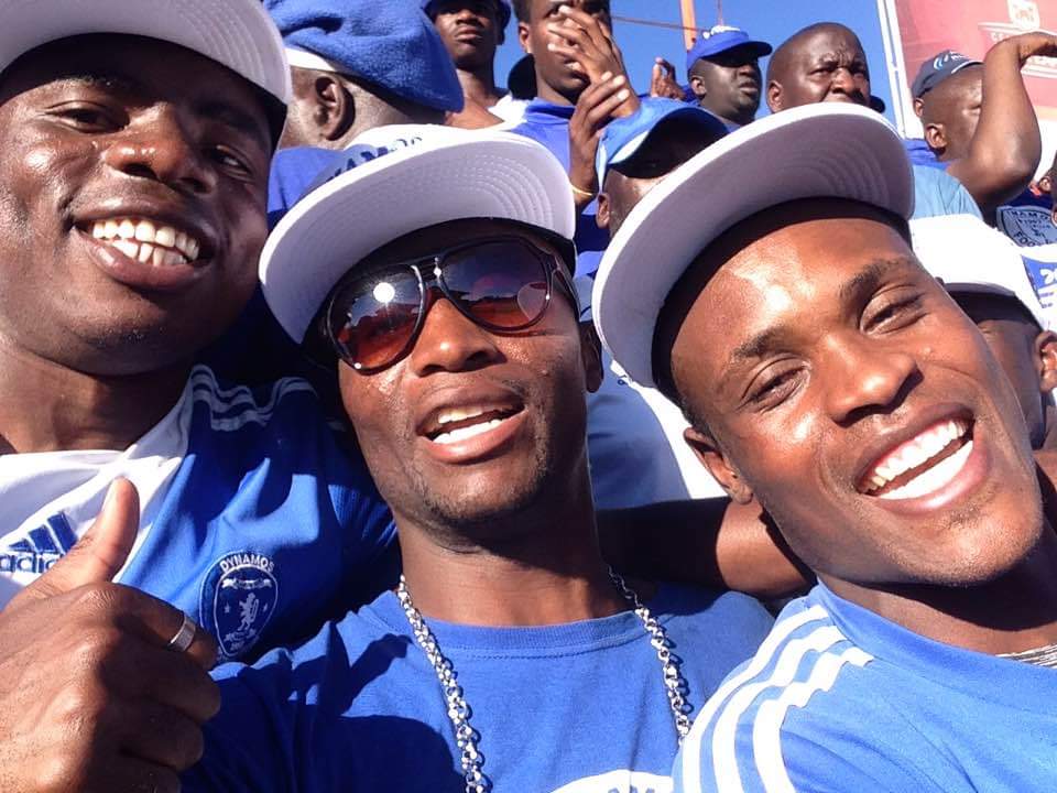 hurumendenews's tweet photo. #FanSaT
The 7million call him Bla Widzo,they used to call him Macheni before Kenny Mubaiwa came and took over the nickname.A staunch Dembare fan,varidzi vepaHasha...his Favourite song being "Ndiperekedzieiwo ndinoona Memo!"
#Tiripachirangano https://t.co/m6jJj2Cgpm