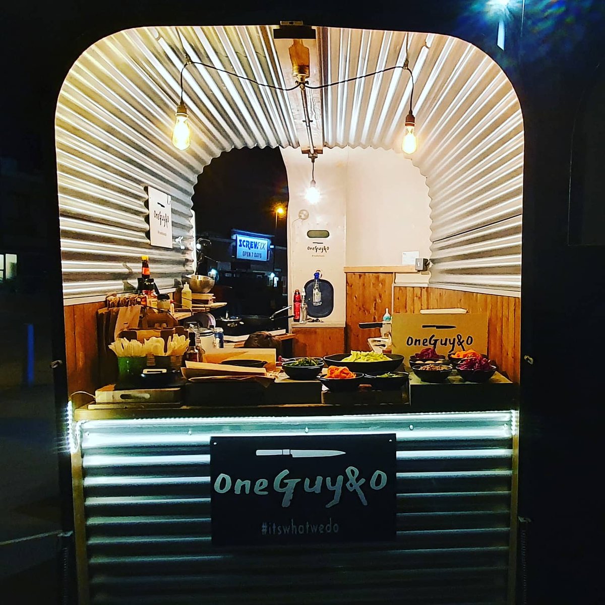 OneguyO's tweet image. Thank you to all that braved the below zero temperatures tonight, see you all next week 6.30pm - 8.30pm @hershamservice #foodtrucks #itswhatwedo #bangbangchickenburger #shreddedbeef @ Hersham Service Station instagram.com/p/CLNbxprHXgN/…