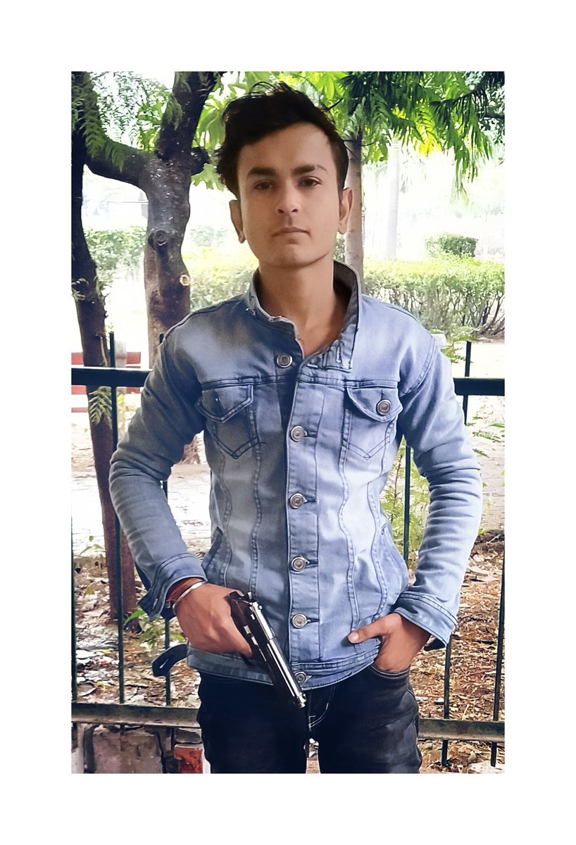 AMITSHOKIN1's tweet photo. Nakli h lekin asli wali feeling deta h 😂 #fake #gun #ForeverWithJasmin  #amitshokin #thisiz_amitshokin #official_amitshokin #fun #instagramers #food #smile #pretty #followme #nature #lol #dog #hair #onedirection #sunset #swag #throwbackthursday #instagood #beach #statigram 😂😅 https://t.co/9bds1M9DKp