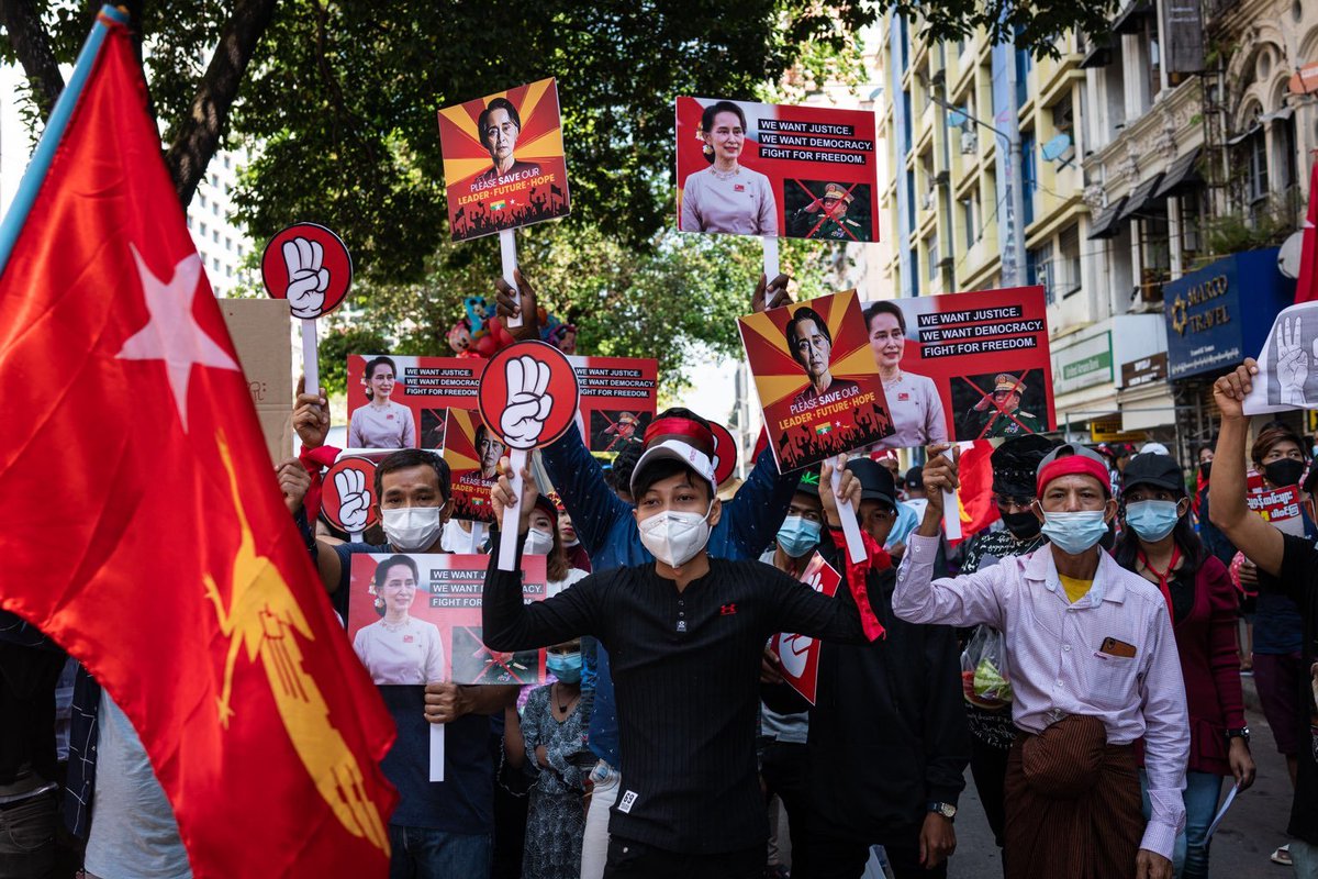 FrontierMM's tweet photo. Large crowds have gathered for an eighth straight day in Yangon to protest against the coup, including at Hledan and around Sule Pagoda. Here are some images our team snapped at Sule earlier today.
#WhatsHappeningInMyanmar
Read more on our liveblog: https://t.co/3I5sZ5Pxb4 https://t.co/DODRDSEt22