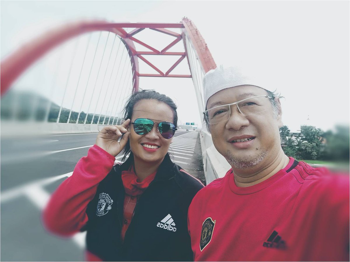 aku paham ko
ujian gak akan salah
memilih pundak

yaa Tuhan,
orang2 Engkau uji 
dengan
kesusah-payahan 
dan kekayaan

sedangkan 
aku diuji
dengan banyak
pacar ...
.
.
.
.
.
#kasihanparaJomblo