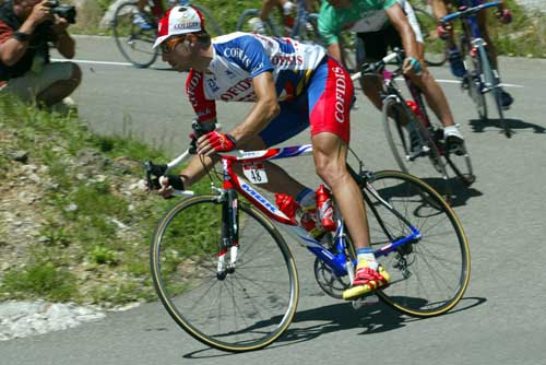 En 2002 il tente le général du Tour. Il termine 13e en se battant tous les jours. Mais il réalise qu’il n’a aucune chance : “En 2003, je me suis dit que ça ne servait plus à rien de tenter le général. Du coup, je me suis concentré sur les étapes où il y avait des bons de sortie”
