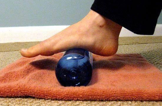 RatanAyurvedic's tweet image. Befriend a Bottle:
For #heel and arch #pain, try stretching your foot by rolling it over a rolling pin or a bottle

#RatanAyurvedic #Tips #healthyBody #HealthyTips #Health #Fitness #healthyRoutine #GoodHealth #HomeRemedies #SelfCare #HealthCare