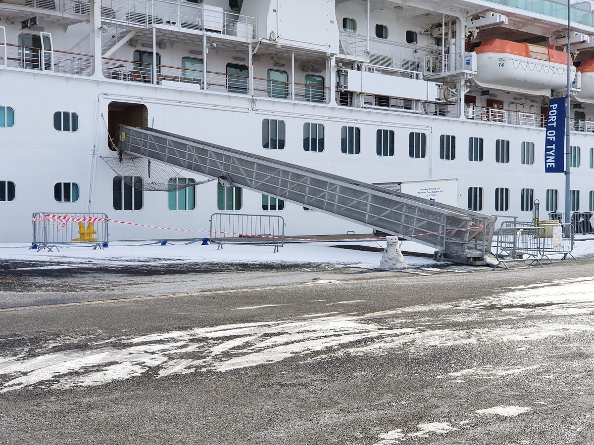 CruiseMiss's tweet photo. I've been for my #ShipFix. I'd give everything I have to be able to walk up that gangway right now! It was nice to see she had her very own little snowman. ❄☃️ #SmallPleasures #Azura #IMissYou ❤😓😘🤗💔 #LoveYou #Cruise https://t.co/bB0TmiryIF