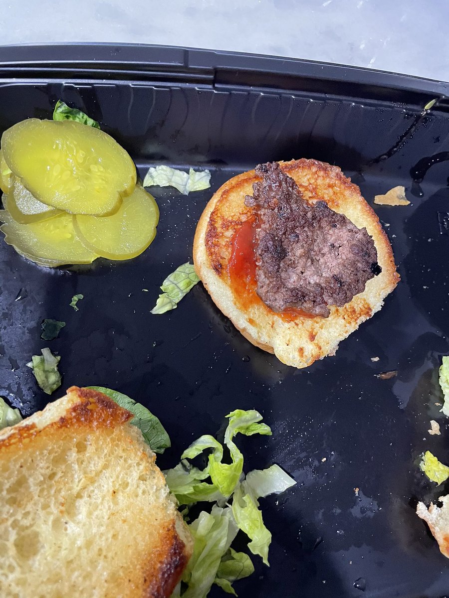 siobhandearr's tweet photo. Thinking of a time where I thought @Cheesecake had serving sizes too large...thanks for the “slider” Cheesecake Factory. https://t.co/2oTN1P2R3a