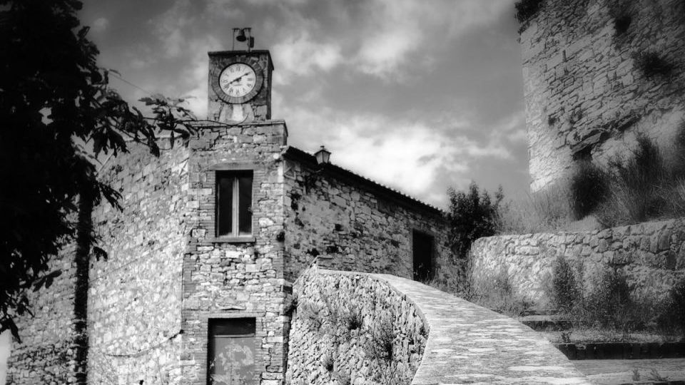Nella Maremma grossetana c'è un piccolo borgo arroccato su una rupe, dove l'ordine dei Cavalieri Templari ha lasciato numerose testimonianze: è Rocchette di Fazio, vicino a Semproniano.
👉 https://t.co/fbjSsIsKxa
@QuiMaremma
📷 Giuseppe Guerrini https://t.co/6HZliyOXS6