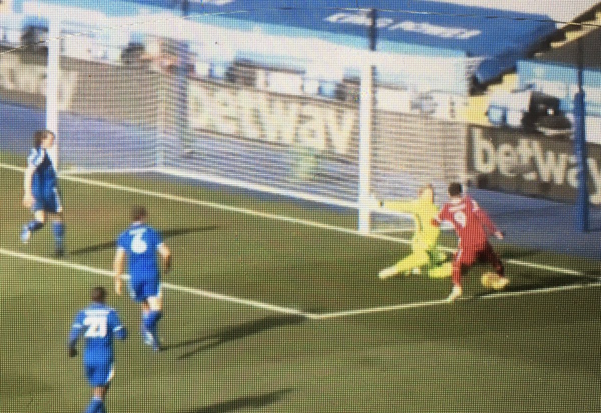 He’s just done it again against  #Firmino!The fact it now seems  #Schmeichel is now using different premeditated barriers for different types of 1v1s is huge!!!This could turn him from a top 6  #PremierLeague 1v1 stopper to the best 1v1 stopper in the  #PremierLeague!