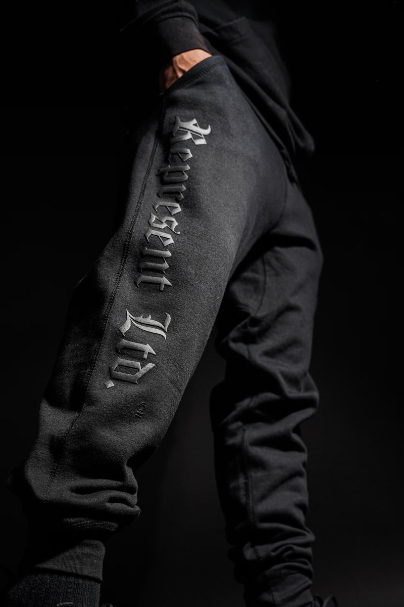 RepresentLTD's tweet image. BLACKED OUT RUBBER PATCH JOGGERS OUT NOW 🏴

REPHARD.com [always represent pvc rubber silicone patch joggers w/ HD imprint out now]

#represent #blackedout #rubberpatch #joggers #alwaysrepresent #stayreal #realones #rephard #neverestablished #alwaysforward