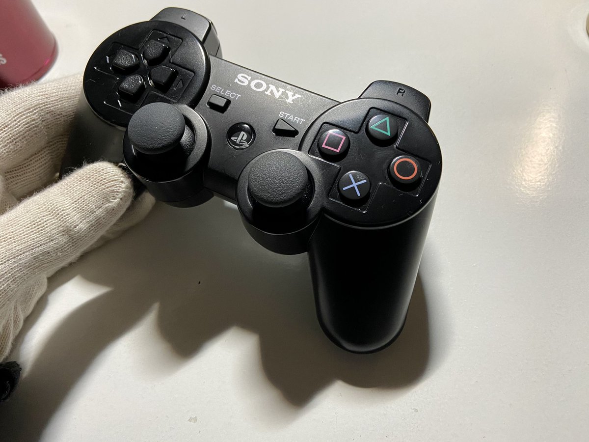 はこ よく見たら画像ps4コントローラーでした 分解した時の画像残ってないし Ps3コントローラー も同様にきっちり分解清掃しました はい