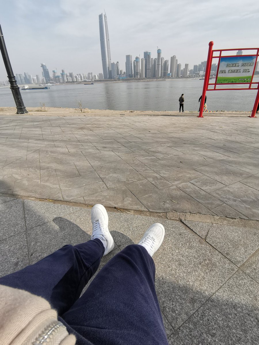 天气预报：大太阳微风，没人玩！