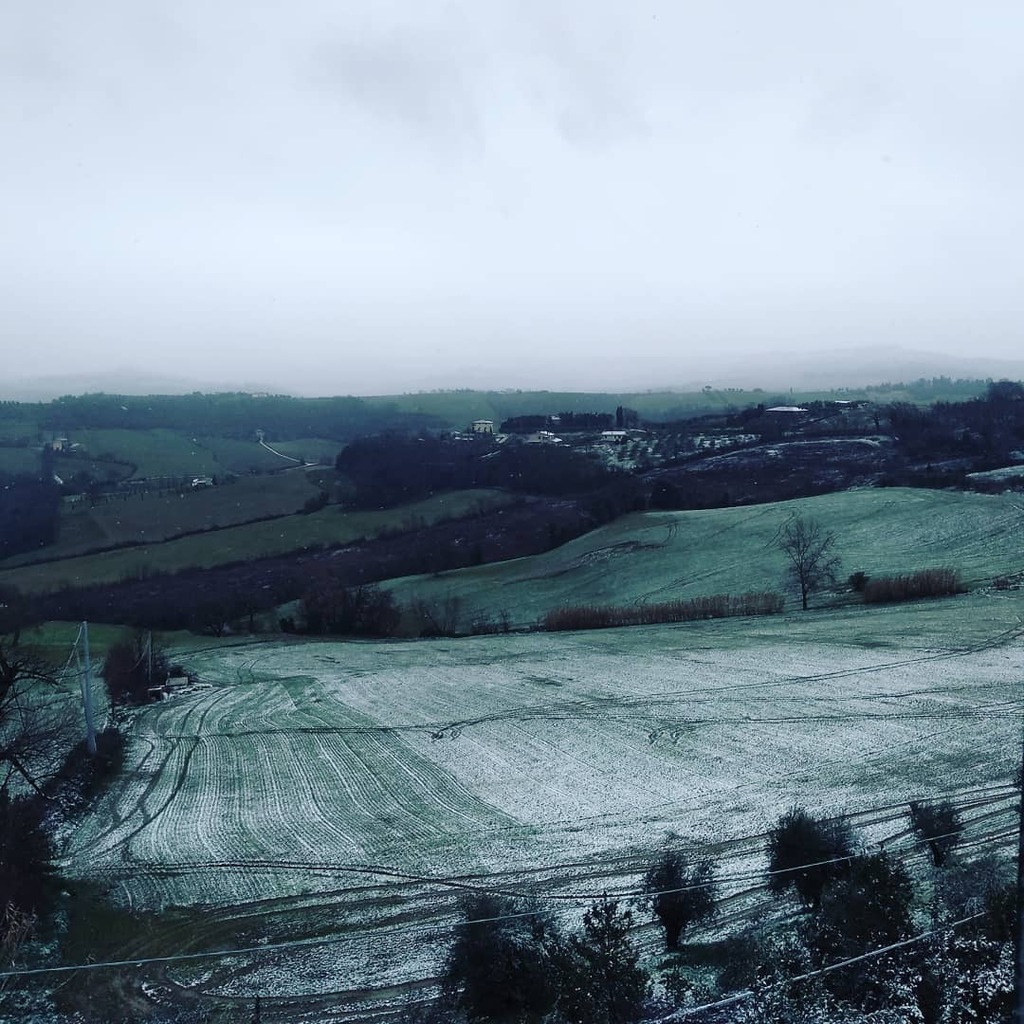 discoverumbria's tweet photo. A dusting of snow this morning ❄️
•
•
•
#winterwonderland
#winterinumbria
#winterinitaly
#countrylife
#Umbria
#Italy 🇮🇹 https://t.co/se5XdeArqB https://t.co/lgd7yQJh0k