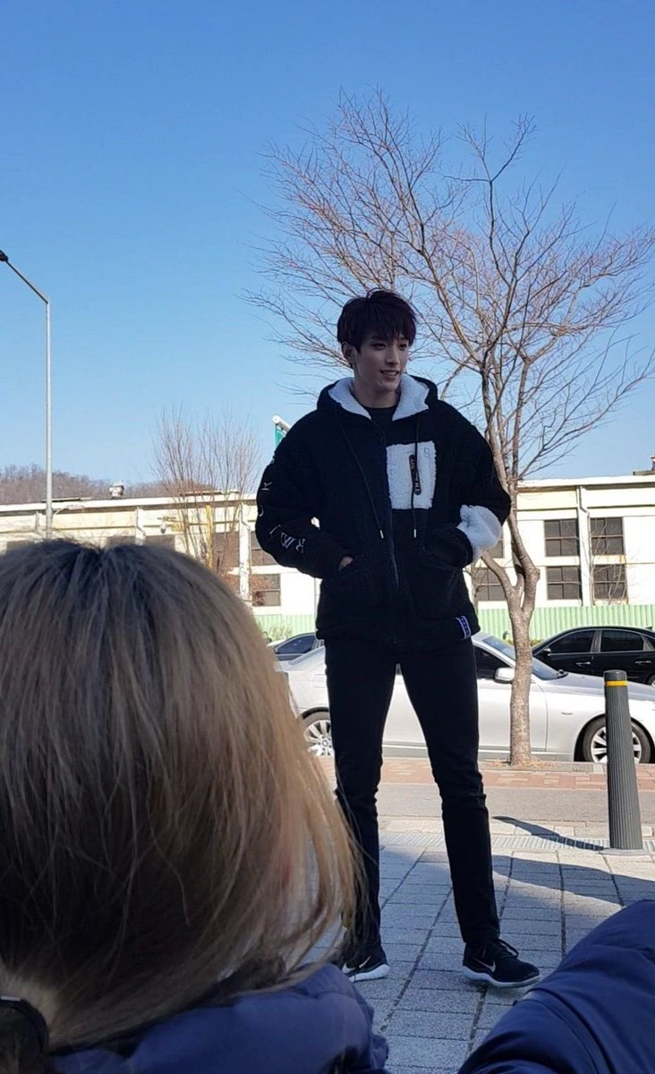 DK is 80% legs ; a thread  #도겸