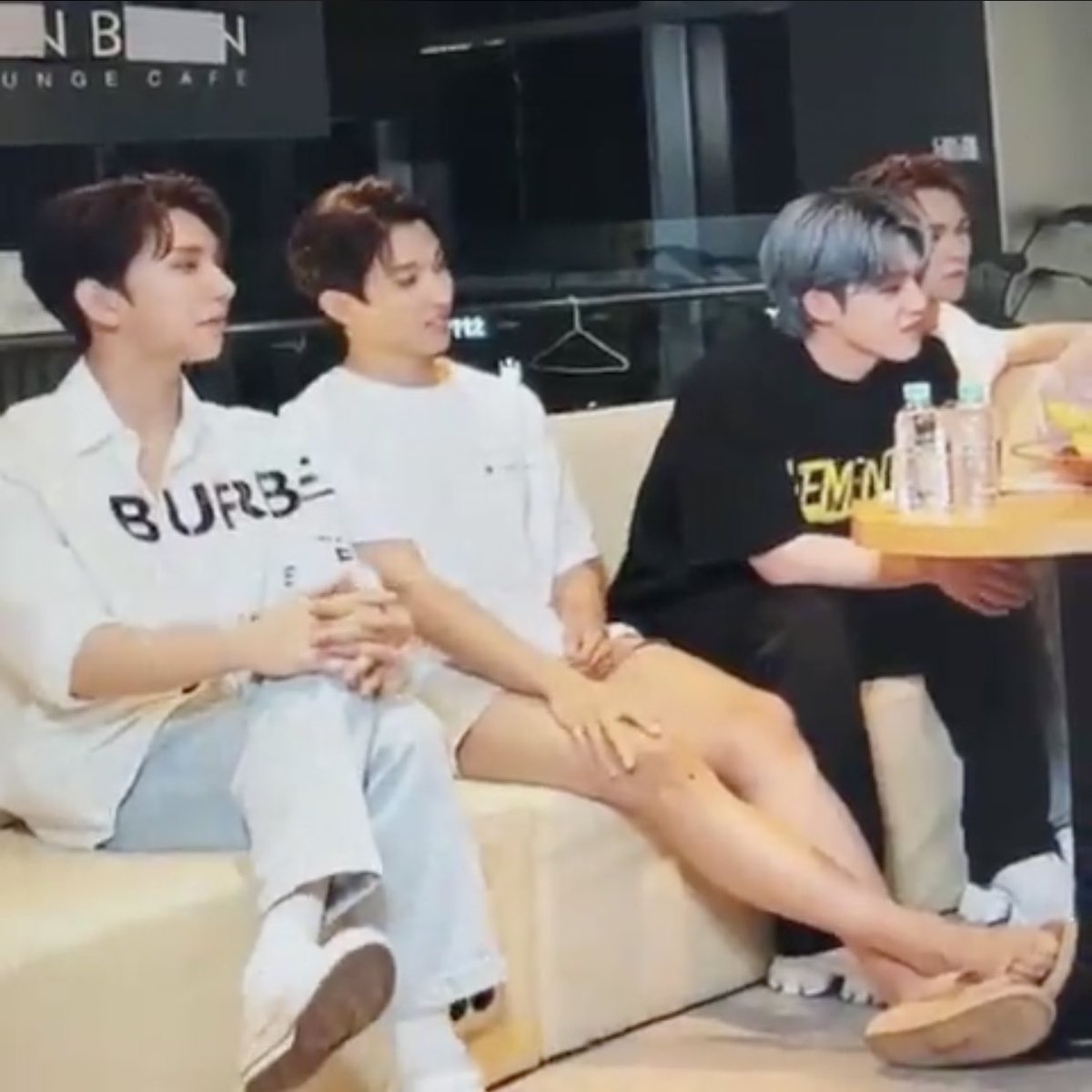 DK is 80% legs ; a thread  #도겸