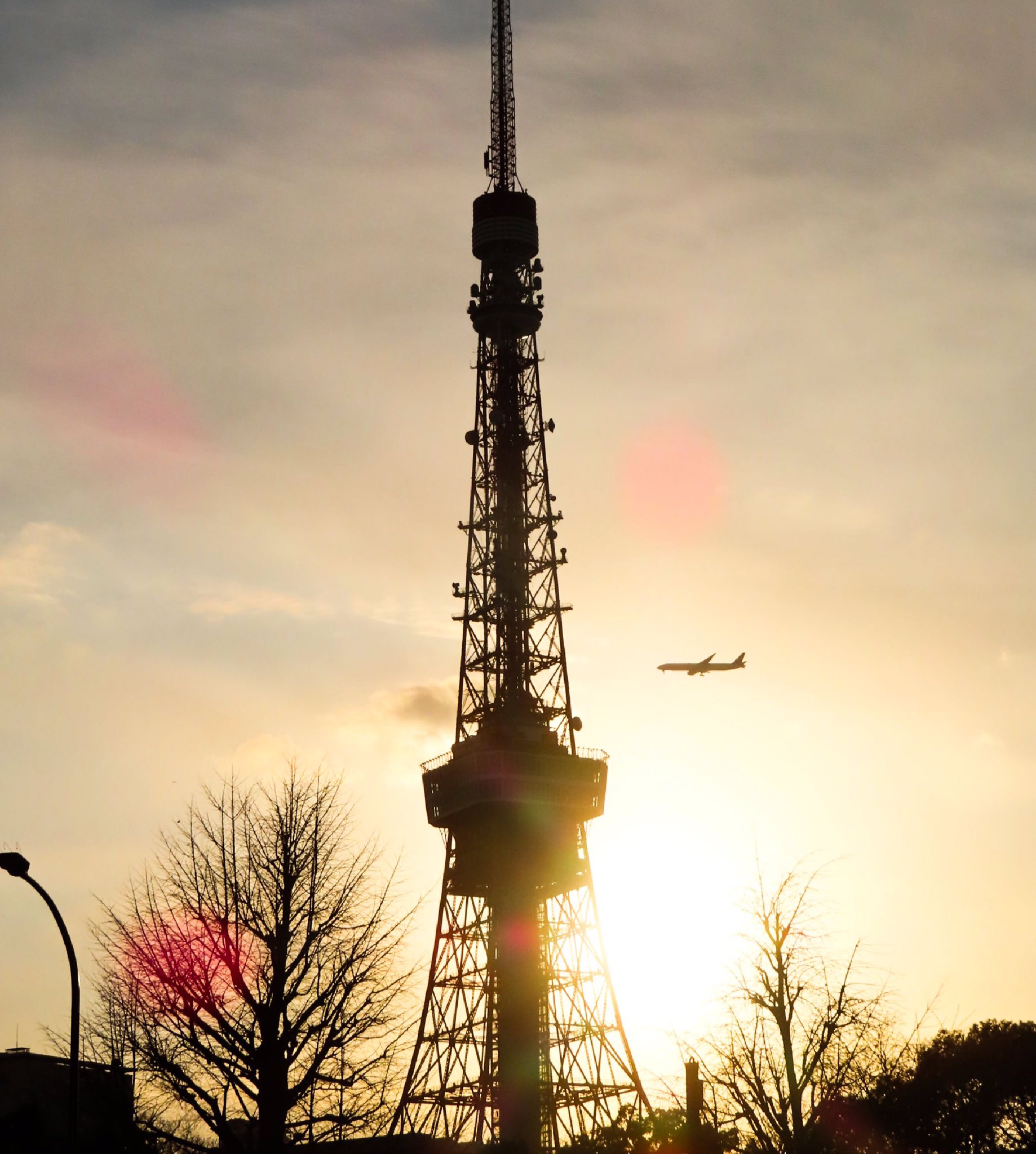 Towerup 今日の東京タワー 夕暮れの東京タワーはとても綺麗です 東京タワー入り口に秋田県横手市のかまくらがありました 明日の東京タワーはバレンタイン特別ライトアップです T Co Wqxiepseqh Twitter