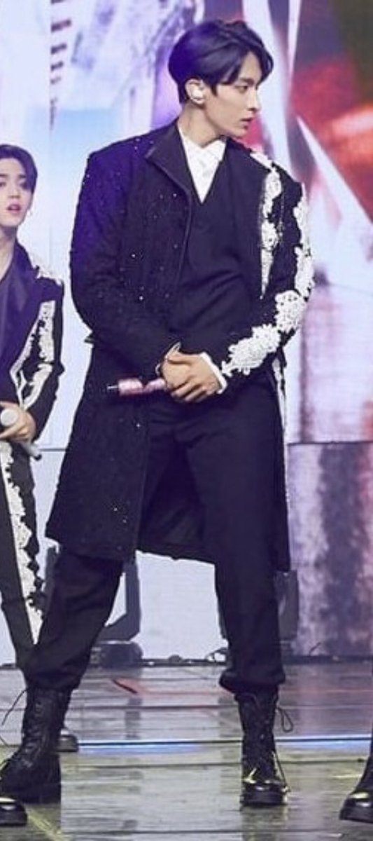 DK is 80% legs ; a thread  #도겸