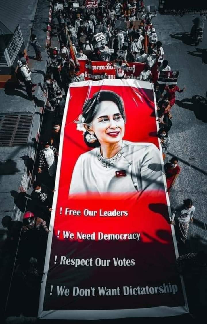 takhon_intel's tweet photo. FIGHT FOR DEMOCRACY
Under the unjust rule of the military dictatorship in Burma, true democracy is being restored and people of all ages are demanding the release of true DASSK and its leaders.
#WhatsHappeningInMyanmar
#Feb13Coup https://t.co/YybHQf4XC0