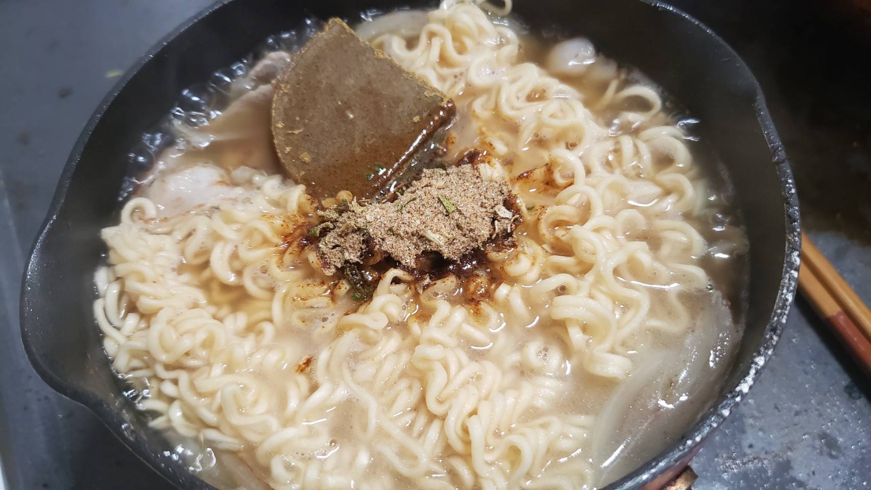 サッポロ一番 ジャワカレーで絶品料理に 簡単に作れるカレーラーメンのレシピ 話題の画像プラス サッポロ一番 ジャワカレーで絶品料理に 簡単に作れるカレーラーメンのレシピ 話題の画像プラス