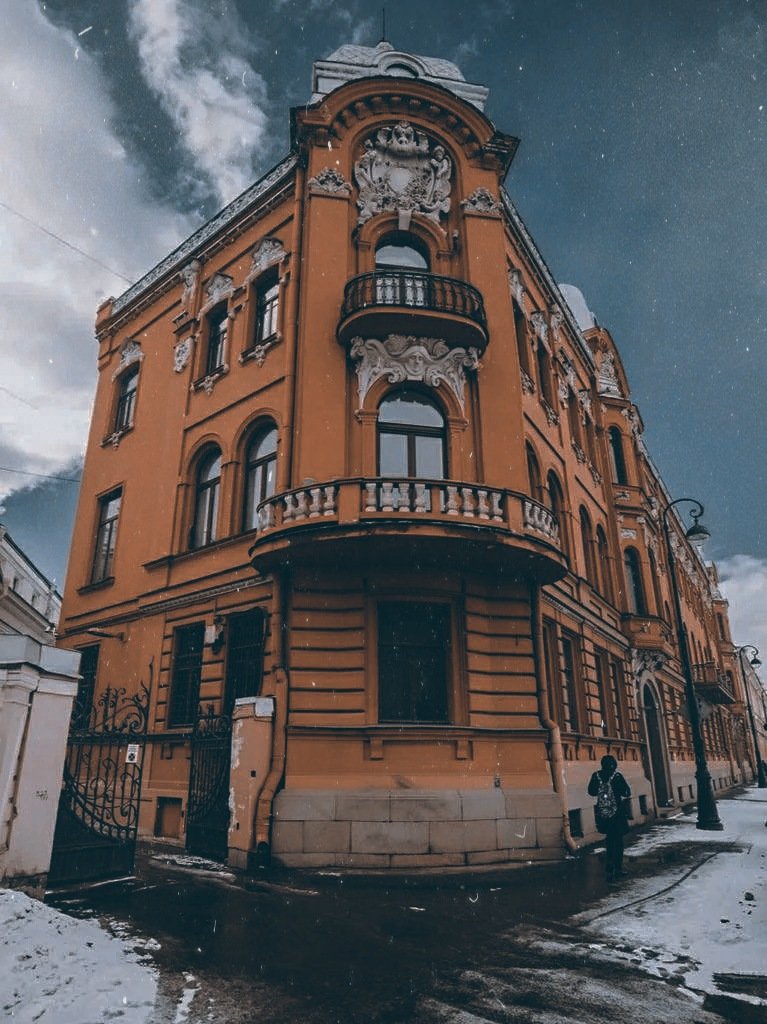 красное здание за пангаусом санкт петербург. литературный дом невский 68 парадная. доходный дом кудрявцевой в санкт-петербурге. красный дом в петербурге. набережная канала грибоедова 27 санкт-петербург.