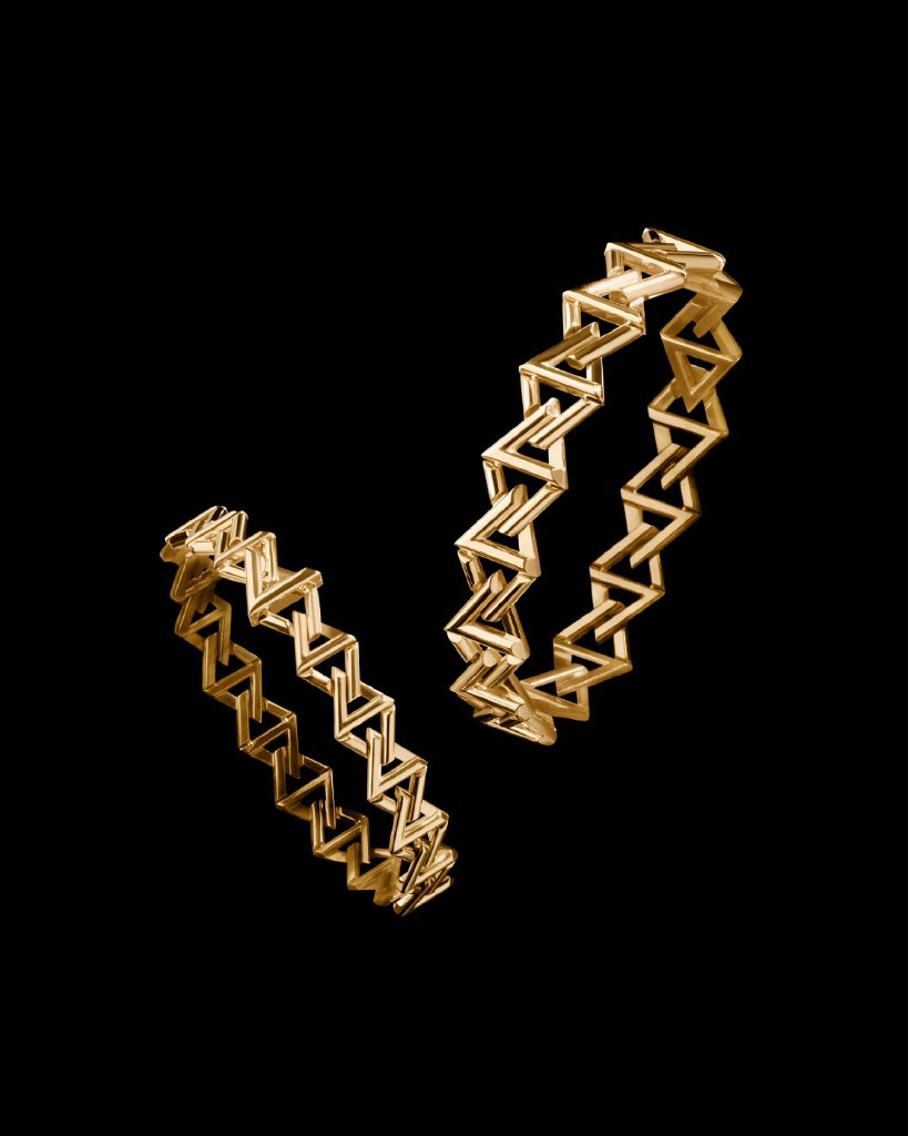 Lv volt curb chain necklace, yellow gold