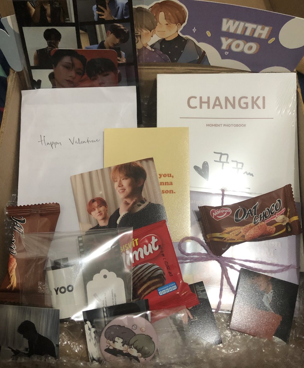 changkijuseyo's tweet photo. almost screamed when i got the notif that it’s here and couldn’t stop squealing when i opened the box shhshshshs safely arrived in my arms and thank you @whenimwithyoo_ for this cuties also @juchaemi for helping me to get them 💜💜💜💜💜💜💜💜💜💜💜 https://t.co/OUKDkmI9Pm
