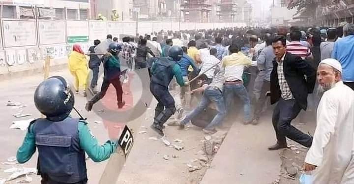 Mujahid5558's tweet photo. 'পুলিশ-র‍্যাব হলো আমাদের গুন্ডা ".
হারিস @AJEnglish যে ইনভেস্টিগেশন রিপোর্টে ঠিকই বলেছিল.! মাফিয়া রাজ্যে মাদার অফ মাফিয়াই রাজা এবং পুলিশ হলো তার গুন্ডা বাহিনী।

জাতীয় প্রেসক্লাবের সামনে বিএনপির শান্তিপূর্ণ কর্মসূচিতে এভাবেই হামলা করে পুলিশলীগ।

#DhakaMafia
#AwamiTerrorists https://t.co/M30jKjsNOf