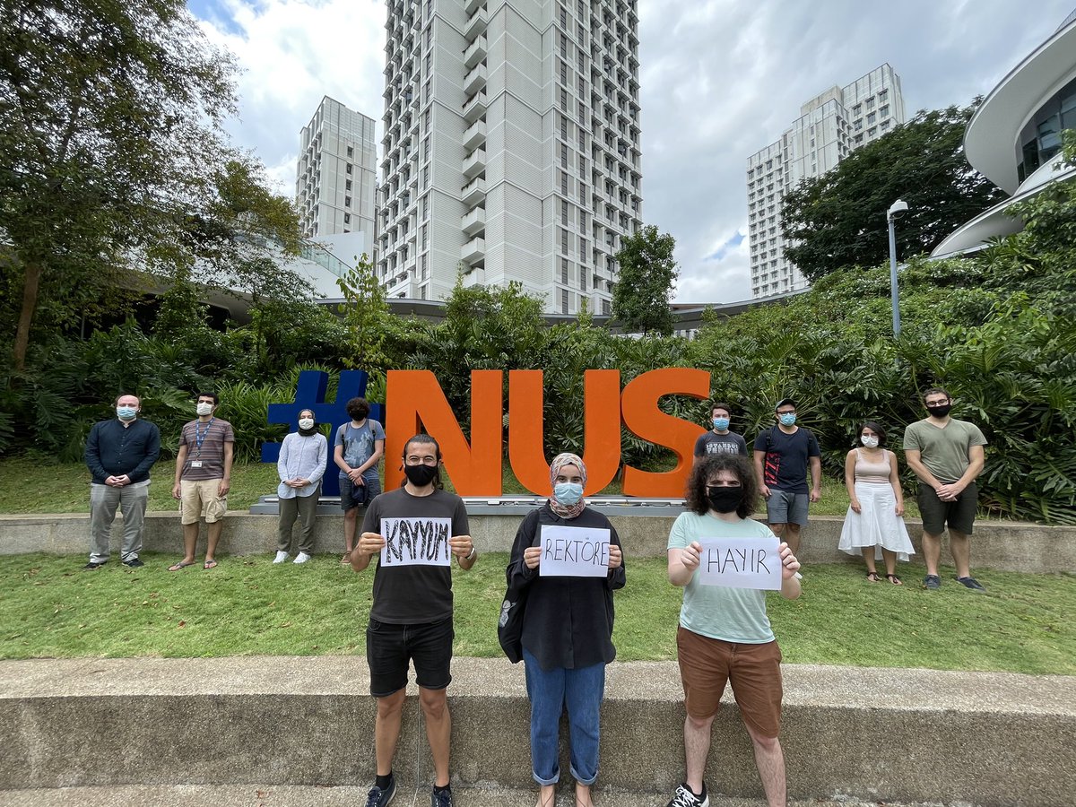 NUS’li doktora öğrencileri olarak biz de kayyum rektörlere hayır diyoruz 
#KabulEtmiyoruzVazgecmiyoruz