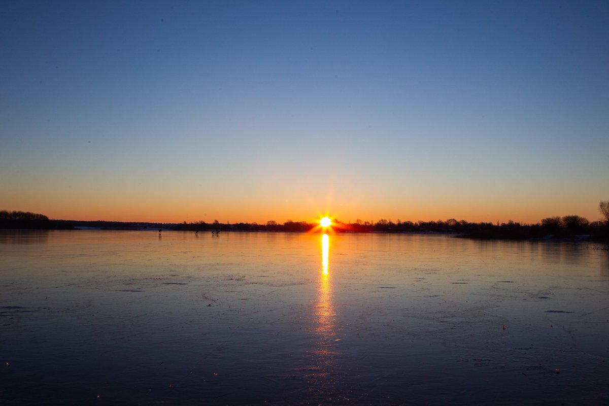DPvanLoo's tweet image. Schaatsen op de #Rietplas in #Emmen om 8.00 uur bij -12C. #Drenthe @Weerplaza @Alpenweerman @marcopverhoef @helgavanleur @KNMI @Talpaweer @weeronline @BuienRadarNL @RTVDrenthe @dvhn_nl @KNSB @NoodweerBenelux @