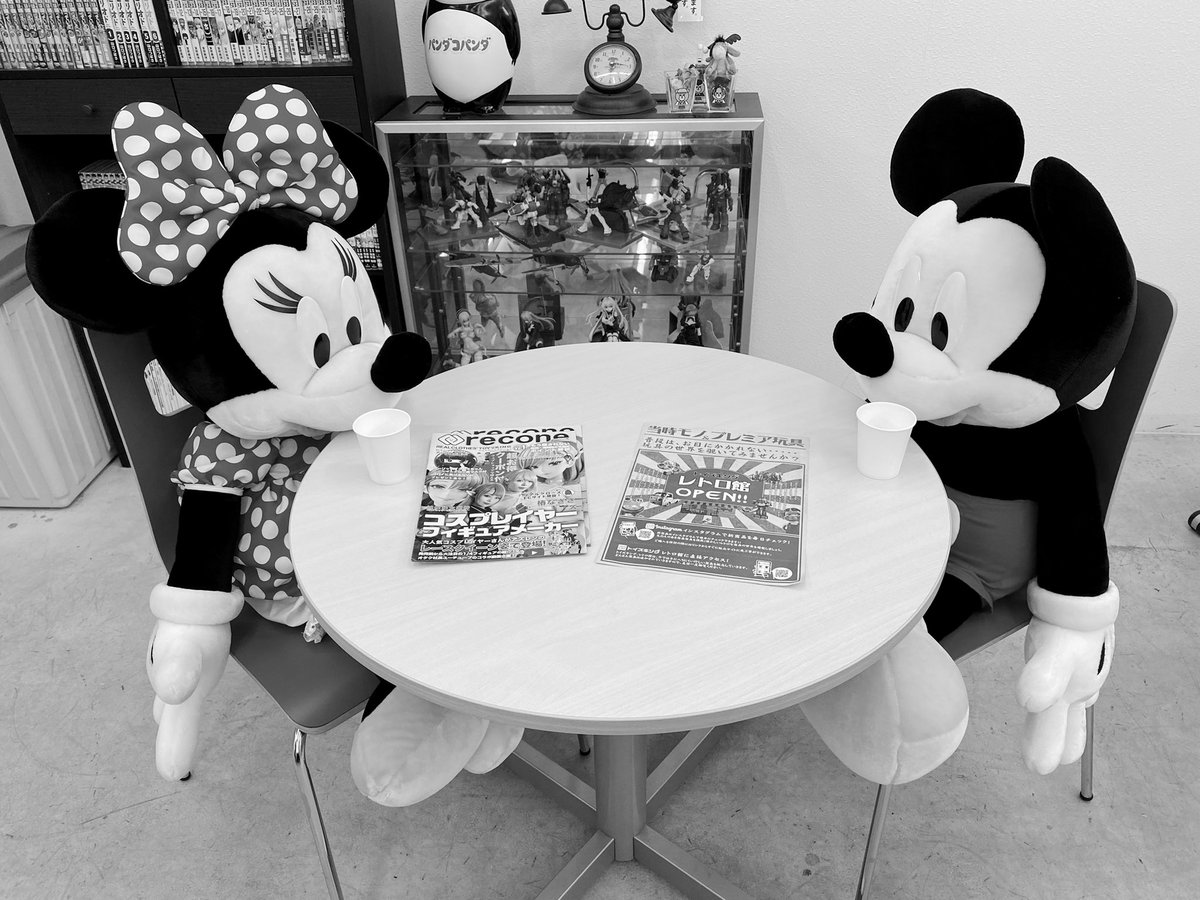 トイズキング千葉店 トイズキング 本日店頭にてレトロスタイルなミッキー ミニーちゃんのぬいぐるみを買い取らせていただきました せっかくセットで持ち込んでいただいたのでお茶会をしてもらいました 今のデザインとは違ったよさがありますね