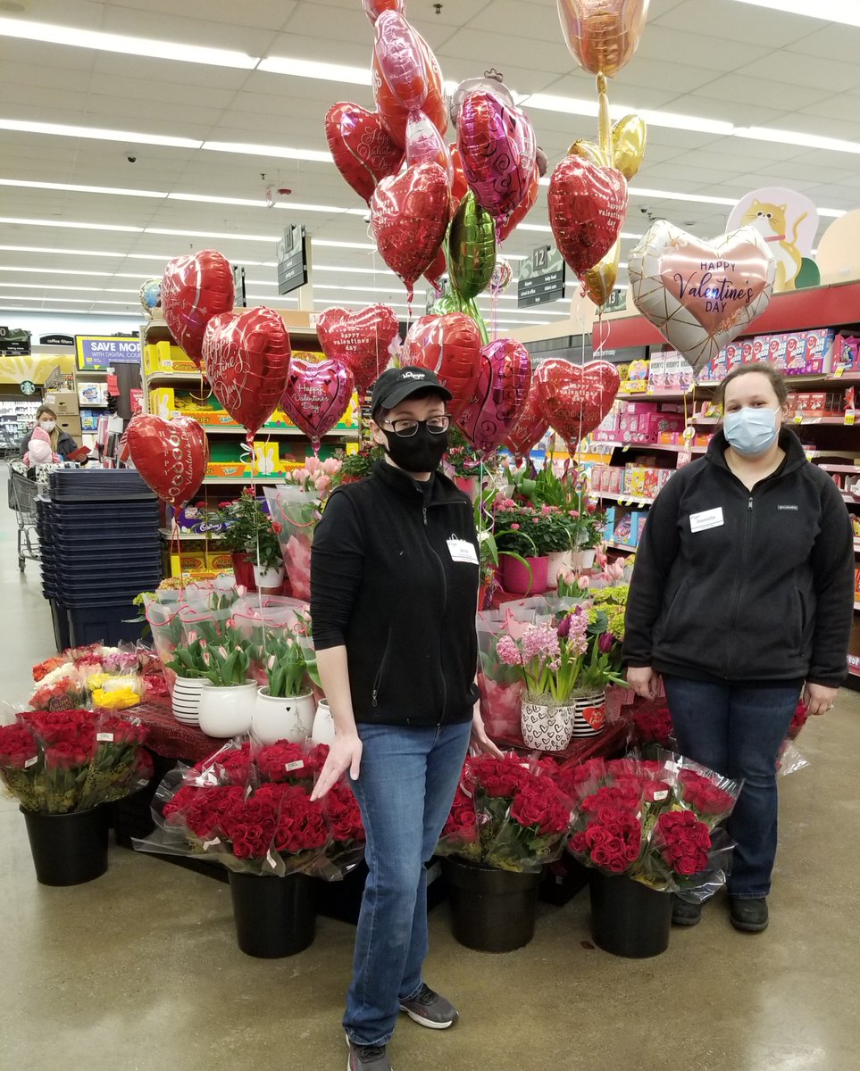#UFCW876 members in #Michigan are busy preparing beautiful floral, balloons, bakery items and more for your special #Valentine. Hard-working #union members Jess & Danielle, Kroger, Orion Township are putting the happy into #ValentinesDay  #1u #ufcw #876Strong #buyunion #shopunion