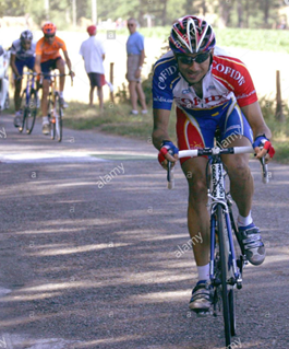 Alors au briefing matinal, en tant que régional il lui est proposé de décrire le final de l'étape. Il ne le connaît pas :” A l'époque, j'habitais à Toulouse, ce n'était pas vraiment à côté. Le président de mon club de supporters habitait Figeac et connaissait bien l'arrivée.”