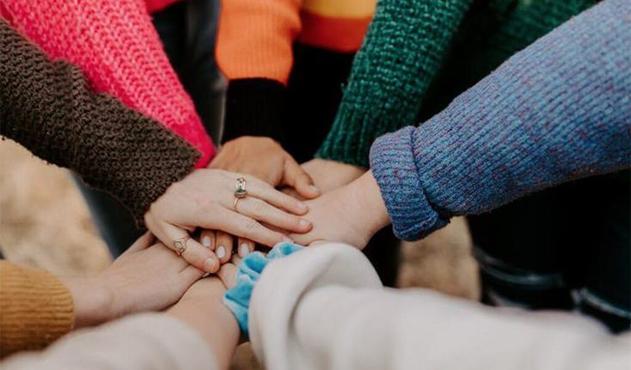 LearnedLive's tweet photo. No one needs to feel lonely or low this #ValentinesDay as we're hosting an #interactive session with the opportunity to meet others & have some fun chatting.โค๏ธ Join in for ยฃ5 & all proceeds will support Performers Without Borders. https://t.co/IgwazvM2Vy #LearnedLive #OnlineChat https://t.co/cBq0Ww5R40
